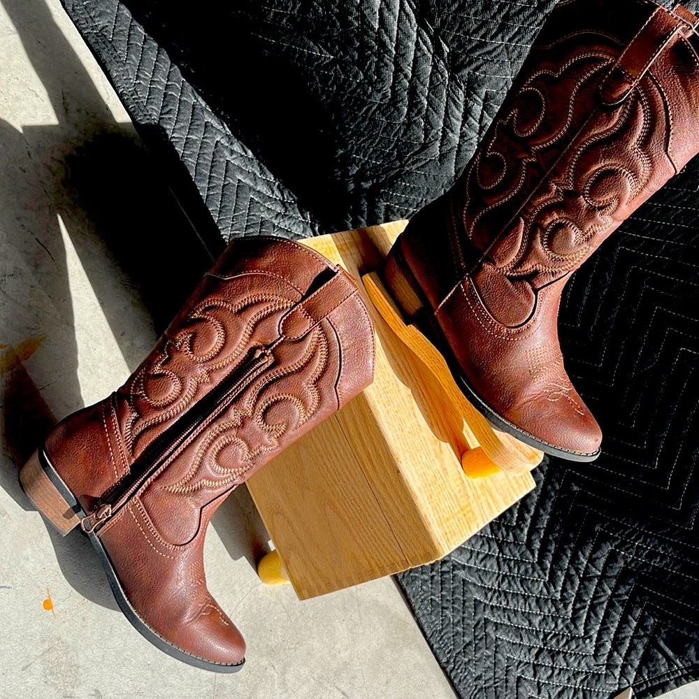 Girls brown cowboy boots